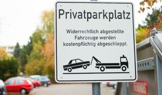 Privatparkplatz: Geltung der Vorfahrtsregeln