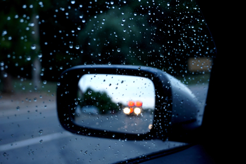 Verkehrsunfall bei Fahrstreifenwechsel wegen eines herannahenden Sonderrechtsfahrzeugs