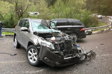 Verkehrsunfall zwischen abbiegenden Fahrzeug mit einem überholenden Fahrzeug