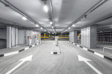 Parkplatzunfall – Alleinhaftung bei falscher Einfahrt
