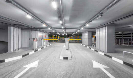 Parkplatzunfall – Alleinhaftung bei falscher Einfahrt