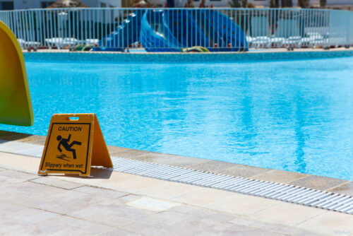 Verkehrssicherungspflicht Schwimmbadbetreiber - Rutschsicherheit Nassbereich