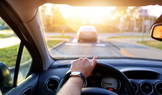 Verkehrsunfall – Pflichten eines Autofahrers bei tief stehender Sonne
