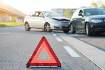 Verkehrsunfall zwischen wartepflichtigen Linksabbieger mit entgegenkommenden Kfz