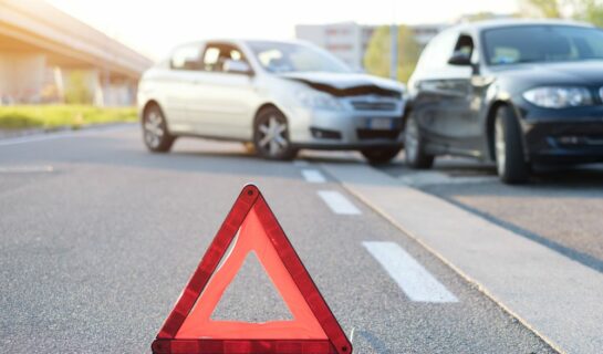 Verkehrsunfall zwischen wartepflichtigen Linksabbieger mit entgegenkommenden Kfz