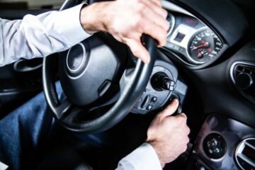 Verkehrsunfall – Sorgfaltspflichten beim Anfahren vom Fahrbahnrand