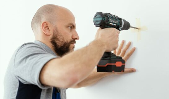200 Dübellöcher sind noch eine vertragsgemäße Nutzung