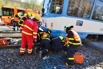 Verkehrsunfall zwischen Schienenbahn und LKW-Gespann – Haftungsverteilung