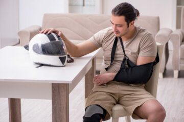 Verkehrsunfall – Schmerzensgeld bei HWS-Distorsion und Knieprellung