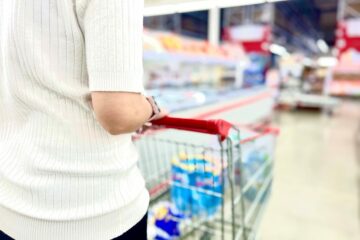 Verkehrssicherungspflicht bei Nassreinigung eines Fliesenfußbodens in Supermarkt