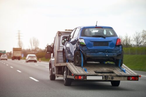 Verkehrsunfall: Ersatzfähigkeit von Abschleppkosten