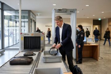 Sicherheitskontrollen für Berufsbetreuer: Eilantrag auf kontrollfreien Zugang abgelehnt